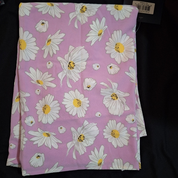 Zoe and Chloe Daisy Scrubs Top - Picture 3 of 3